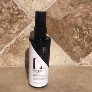 LimeLife by Alcone Oil Strike Makeup Finish
